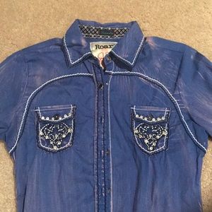 Beatuful button up country shirt from buckle